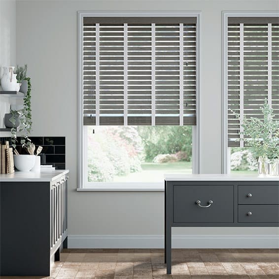 Träpersienn i konstträ Graphite Grain & Tundra - 50mm Slat